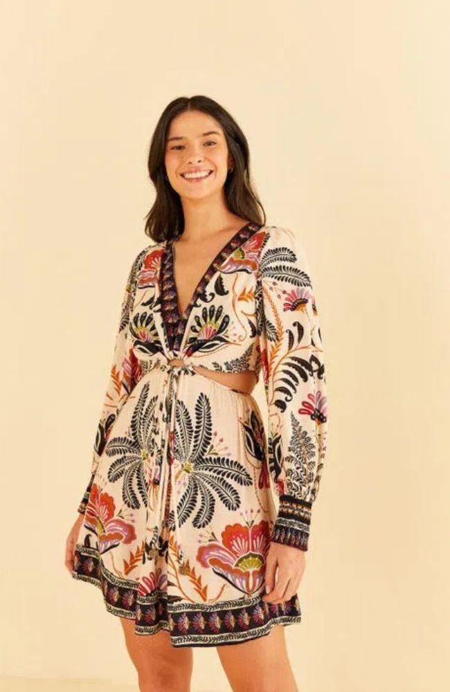 Vestido Curto Jardim Classico bege